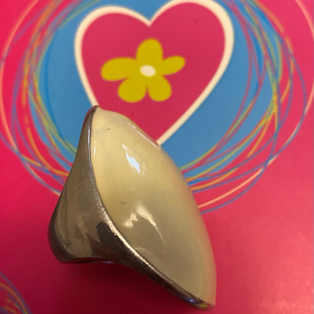 Elegant oval  ring